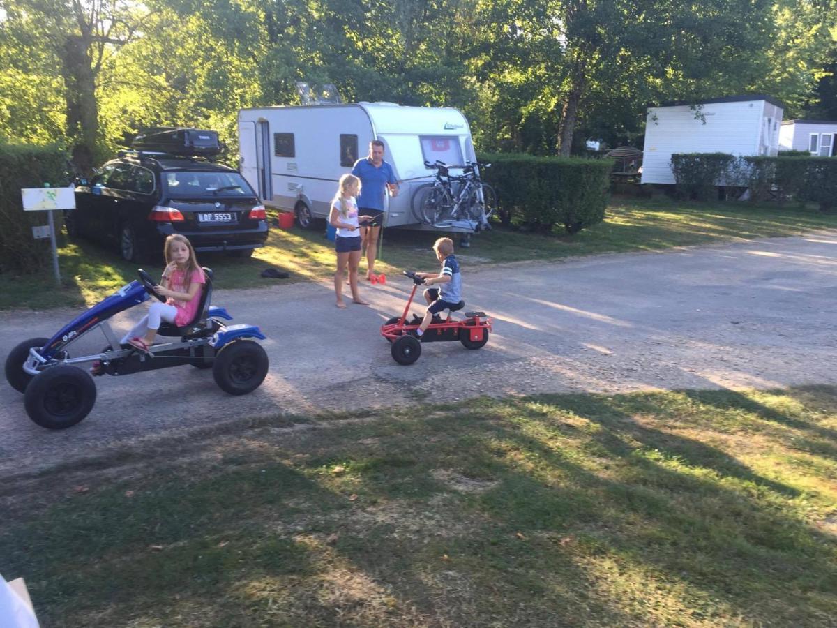 Saint-Etienne-du-Bois  Camping Du Sevron מראה חיצוני תמונה