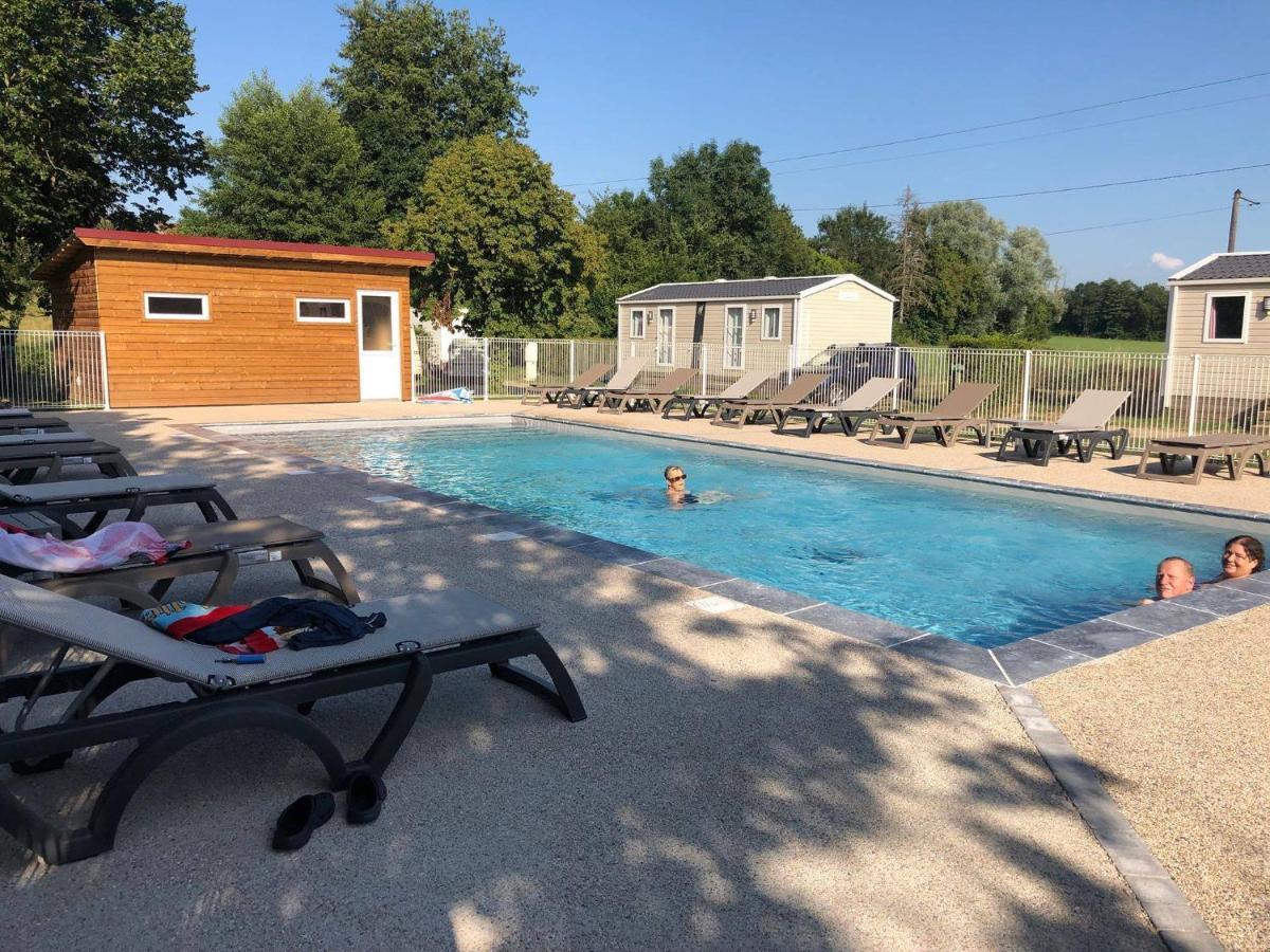 Saint-Etienne-du-Bois  Camping Du Sevron מראה חיצוני תמונה